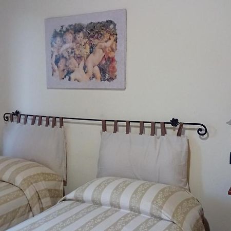 Agriturismo Valpietro Bed and Breakfast Urbania Esterno foto