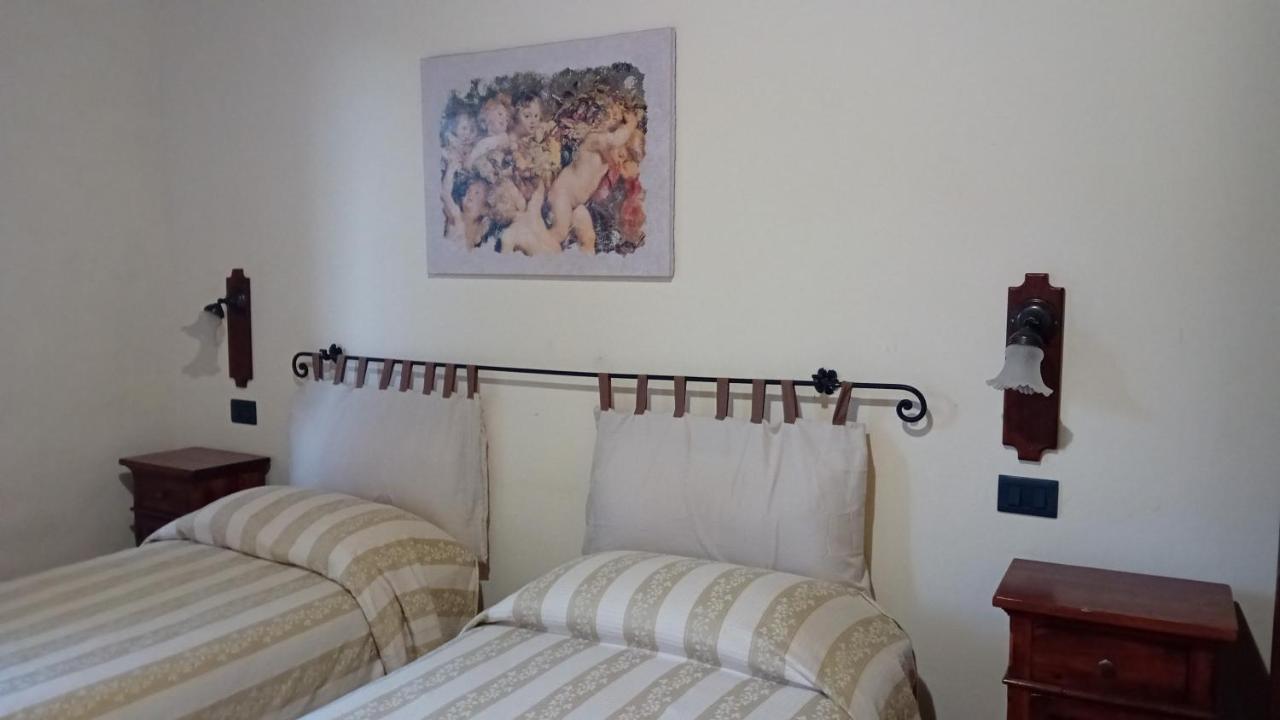 Agriturismo Valpietro Bed and Breakfast Urbania Esterno foto